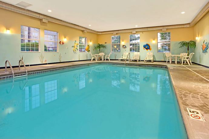 Imagen de la piscina del Hotel Hawthorn Suites By Wyndham Cincinnati/sharonville. Foto 16