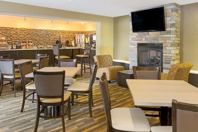 Imagen del bar/restaurante del Hotel Hawthorn Suites By Wyndham Cincinnati/sharonville. Foto 3