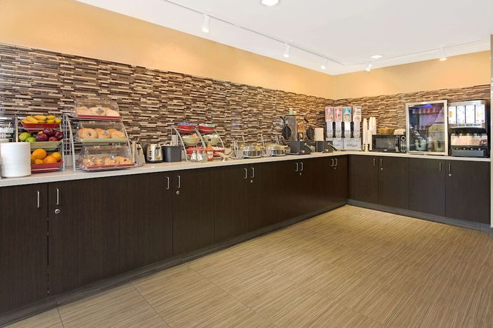 Imagen del bar/restaurante del Hotel Hawthorn Suites By Wyndham Cincinnati/sharonville. Foto 4