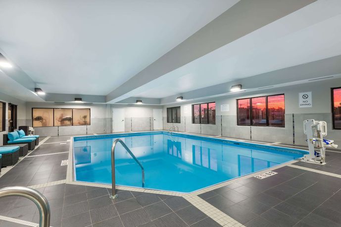 Imagen de la piscina del Hotel Hawthorn Suites By Wyndham Columbus West. Foto 16