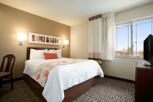 Imagen de la habitación del Hotel Hawthorn Suites By Wyndham Detroit Farmington Hill. Foto 12