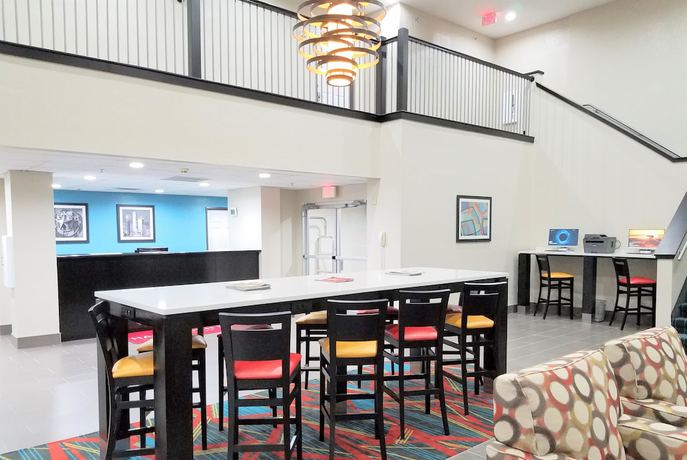 Imagen de los interiores del Hotel Hawthorn Suites By Wyndham Irving DFW South. Foto 11