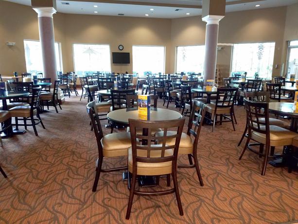 Imagen del bar/restaurante del Hotel Hawthorn Suites By Wyndham Orlando Lake Buena Vis. Foto 7