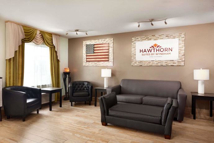 Imagen de los interiores del Hotel Hawthorn Suites By Wyndham St. Robert/ft. Leonard. Foto 17