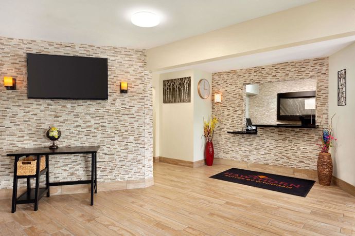 Imagen de los interiores del Hotel Hawthorn Suites By Wyndham St. Robert/ft. Leonard. Foto 18