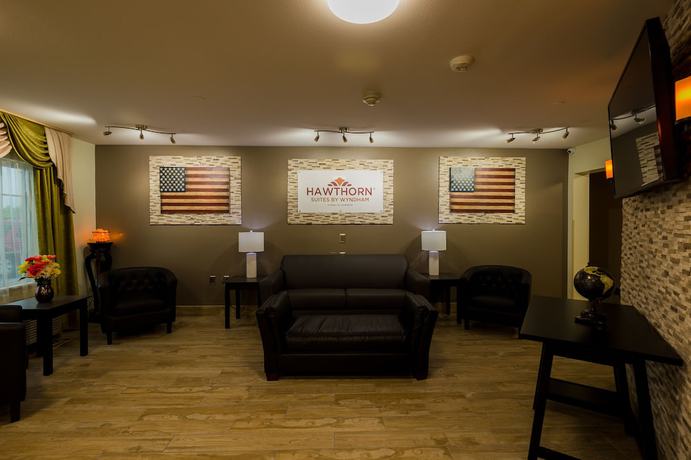 Imagen de los interiores del Hotel Hawthorn Suites By Wyndham St. Robert/ft. Leonard. Foto 19