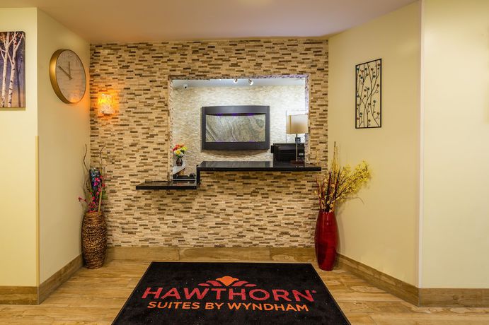 Imagen de los interiores del Hotel Hawthorn Suites By Wyndham St. Robert/ft. Leonard. Foto 20