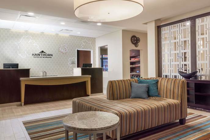 Imagen de los interiores del Hotel Hawthorn Suites By Wyndham Wheeling At The Highlands. Foto 18