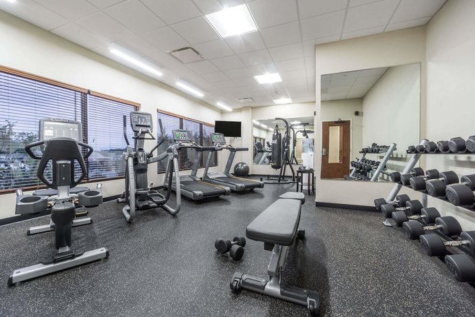 Imagen de los interiores del Hotel Hawthorn Suites By Wyndham Wheeling At The Highlands. Foto 19