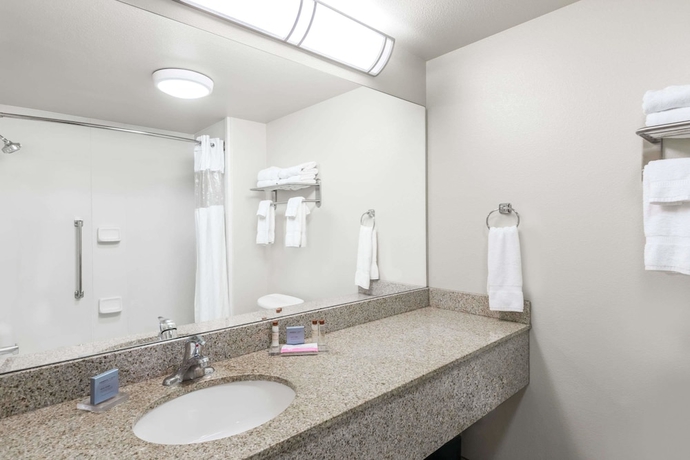 Imagen de la habitación del Hotel Hawthorn Suites By Wyndham-oakland/alameda. Foto 6