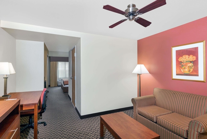 Imagen de la habitación del Hotel Hawthorn Suites By Wyndham-oakland/alameda. Foto 8