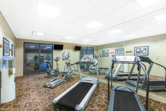 Imagen de los interiores del Hotel Hawthorn Suites by Wyndham Midwest City Tinker AFB. Foto 16