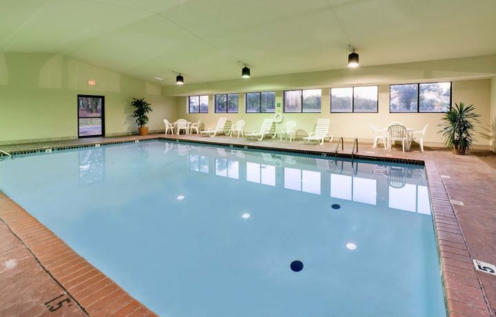 Imagen de la piscina del Hotel Hawthorn Suites by Wyndham Midwest City Tinker AFB. Foto 19