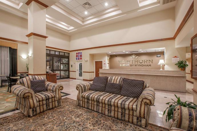 Imagen de los interiores del Hotel Hawthorn Suites by Wyndham Midwest City Tinker AFB. Foto 17