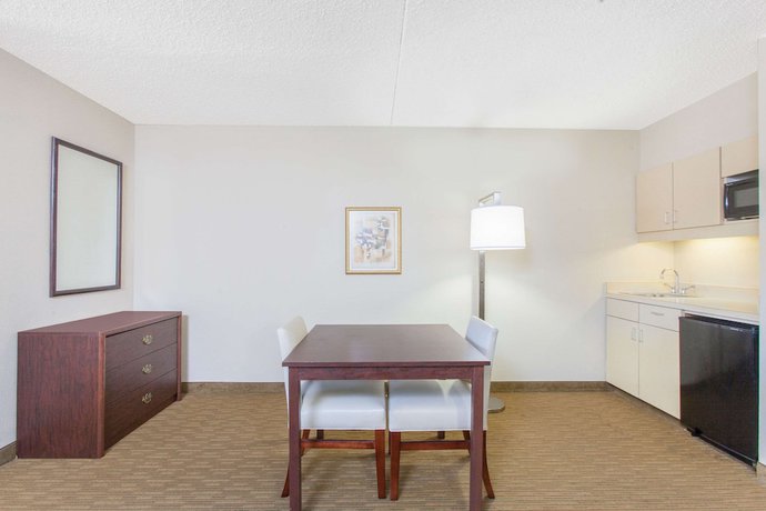 Imagen de la habitación del Hotel Hawthorn Suites by Wyndham Midwest City Tinker AFB. Foto 7