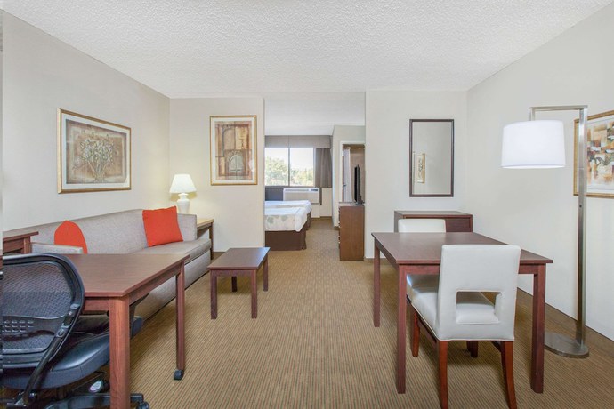 Imagen de la habitación del Hotel Hawthorn Suites by Wyndham Midwest City Tinker AFB. Foto 9