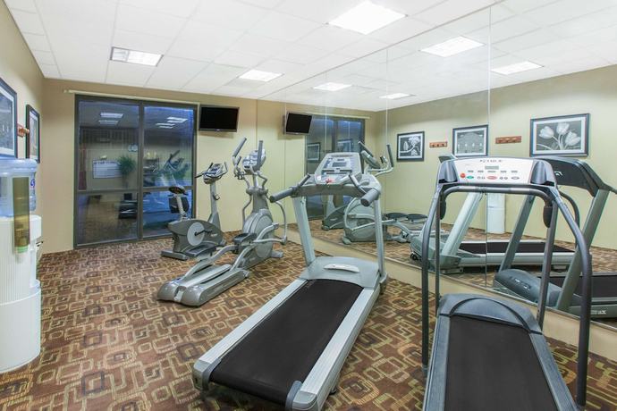 Imagen de los interiores del Hotel Hawthorn Suites by Wyndham Midwest City Tinker AFB. Foto 18