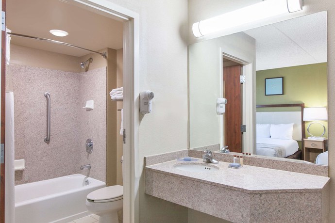 Imagen de la habitación del Hotel Hawthorn Suites by Wyndham Midwest City Tinker AFB. Foto 13