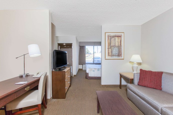 Imagen de la habitación del Hotel Hawthorn Suites by Wyndham Midwest City Tinker AFB. Foto 14