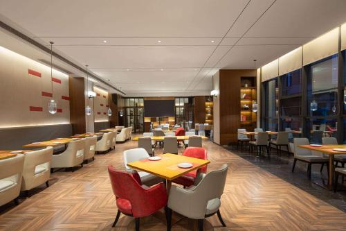 Imagen del bar/restaurante del Hotel Hawthorn by Wyndham Dali Erhai Park. Foto 9