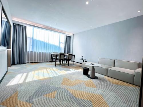 Imagen de la habitación del Hotel Hawthorn by Wyndham Guangzhou Baiyun Airport. Foto 19