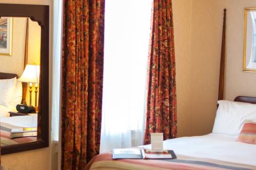 Imagen de la habitación del Hotel Hawthorne. Foto 2