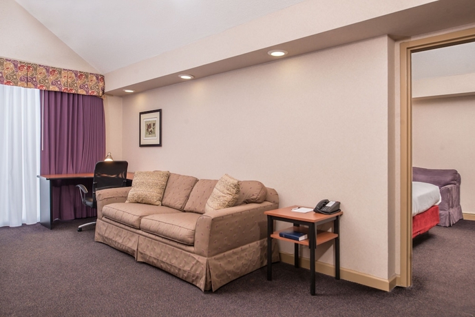 Imagen de la habitación del Hotel Hawthorne Inn and Conference Center. Foto 13