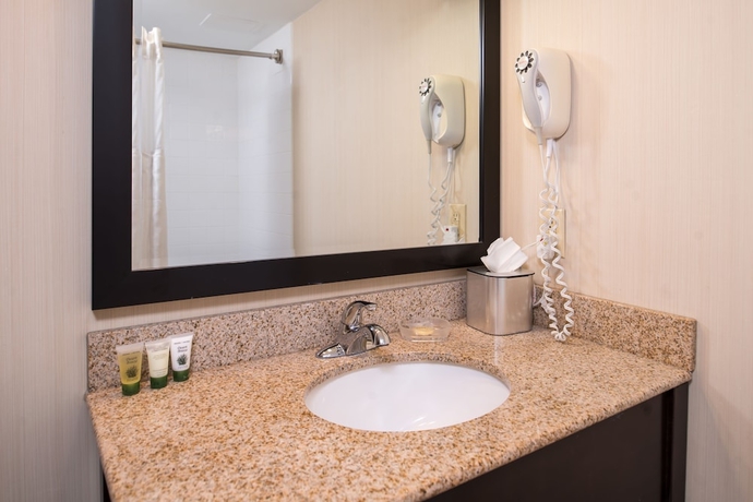 Imagen de la habitación del Hotel Hawthorne Inn and Conference Center. Foto 14