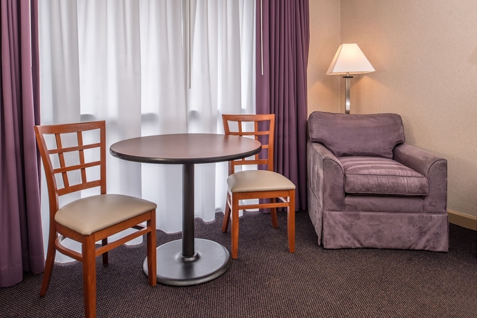 Imagen de la habitación del Hotel Hawthorne Inn and Conference Center. Foto 15