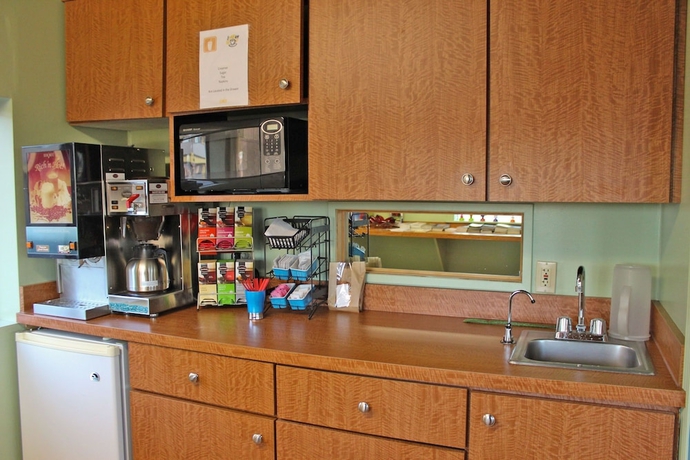 Imagen de los interiores del Hotel Hawthorne\'s Best Inn. Foto 15