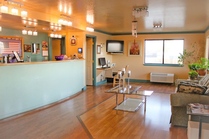 Imagen de los interiores del Hotel Hawthorne\'s Best Inn. Foto 16