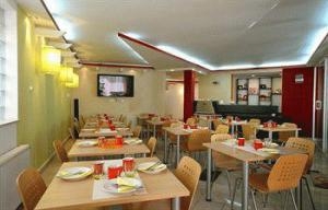 Imagen del bar/restaurante del Hotel Hayat. Foto 2