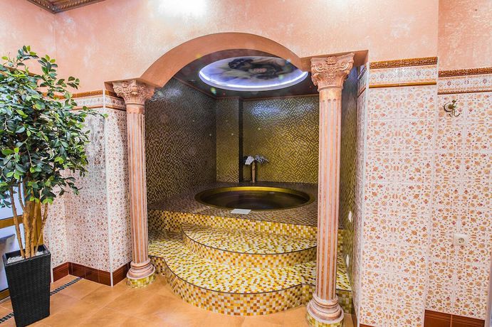 Imagen de la piscina del Hotel Hayat Spa. Foto 7