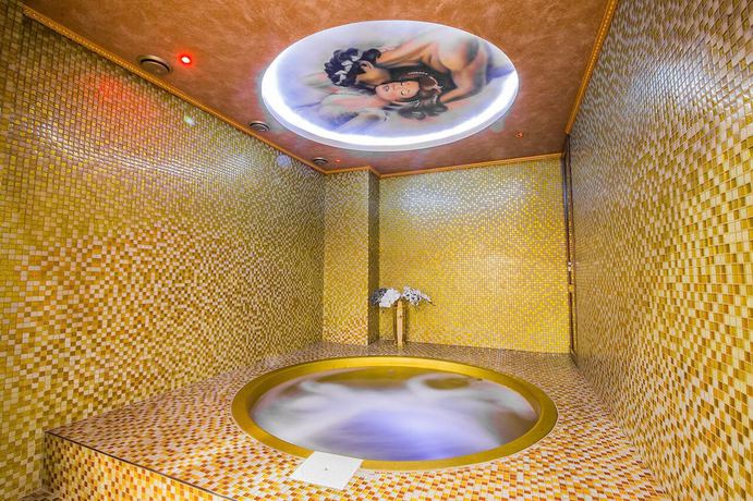 Imagen de la piscina del Hotel Hayat Spa. Foto 10