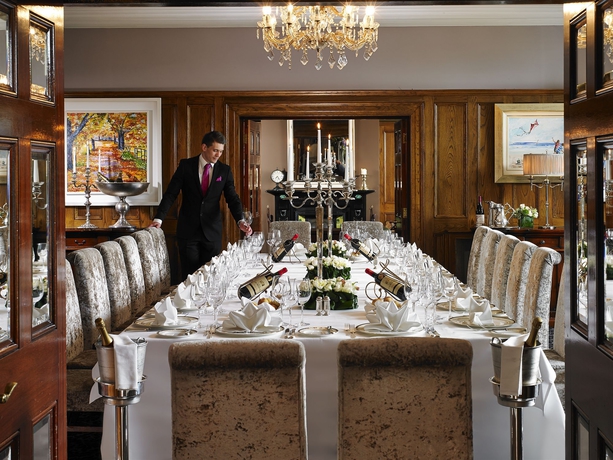 Imagen del bar/restaurante del Hotel Hayfield Manor. Foto 4