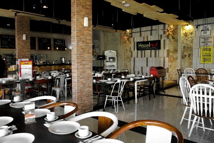 Imagen del bar/restaurante del Hotel Hazotel Semarang. Foto 25