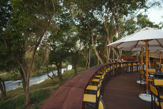 Imagen de la piscina del Hotel Hazyview Cabanas. Foto 14