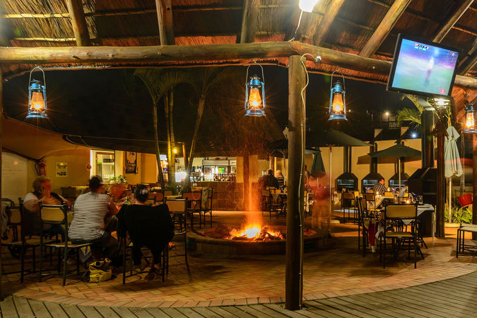 Imagen del bar/restaurante del Hotel Hazyview Cabanas. Foto 4