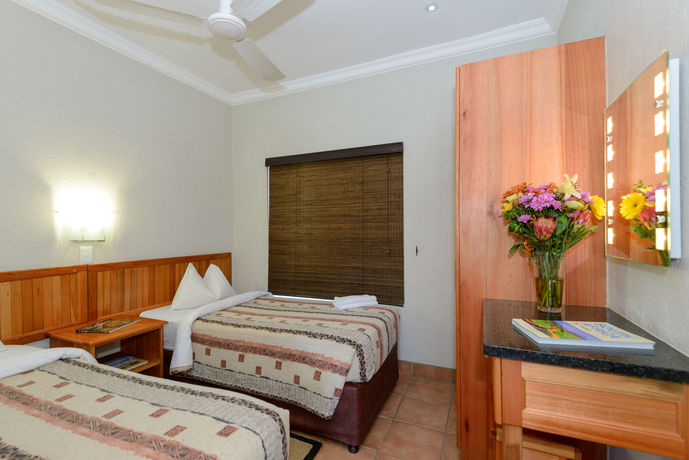 Imagen de la piscina del Hotel Hazyview Cabanas. Foto 16