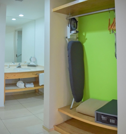 Imagen de la habitación del Hotel Hb C&oacute;rdoba. Foto 19