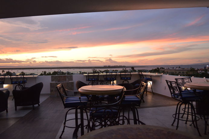 Imagen del bar/restaurante del Hotel Hblue Business Class. Foto 6