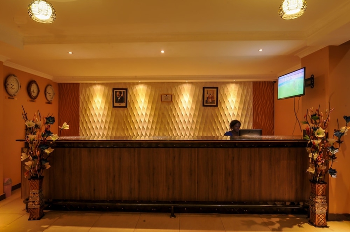Imagen de los interiores del Hotel Hbt Russel. Foto 12