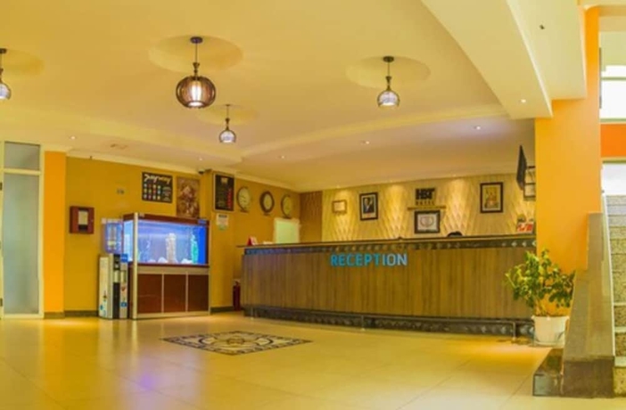 Imagen de los interiores del Hotel Hbt Russel. Foto 13