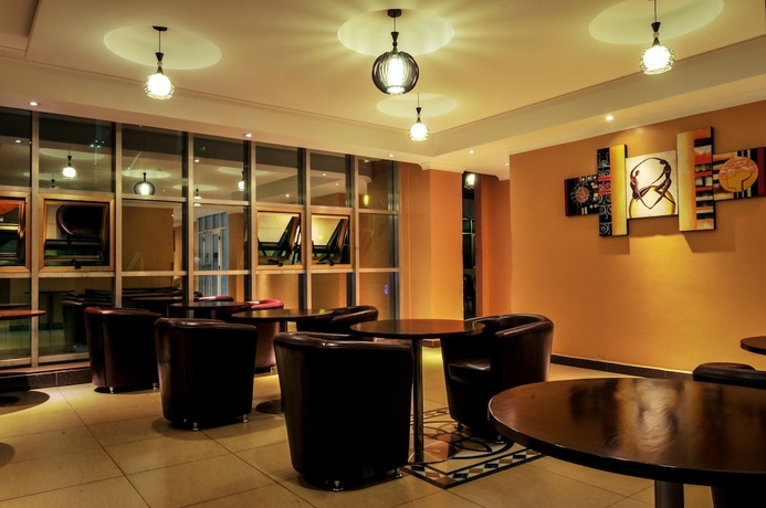 Imagen de los interiores del Hotel Hbt Russel. Foto 14
