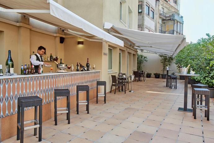 Imagen del bar/restaurante del Hotel Hcc Montblanc. Foto 2