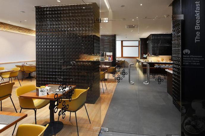 Imagen del bar/restaurante del Hotel Hcc Regente. Foto 2