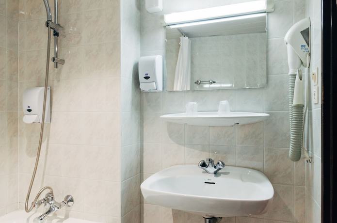 Imagen de la habitación del Hotel Hélianthe. Foto 6