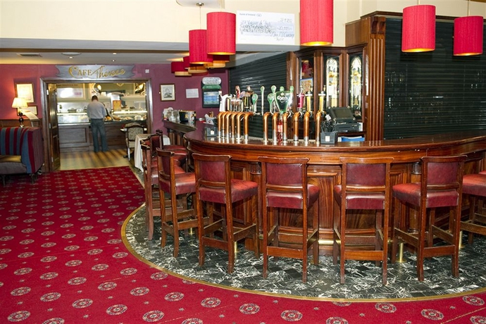 Imagen del bar/restaurante del Hotel Headfort Arms. Foto 3