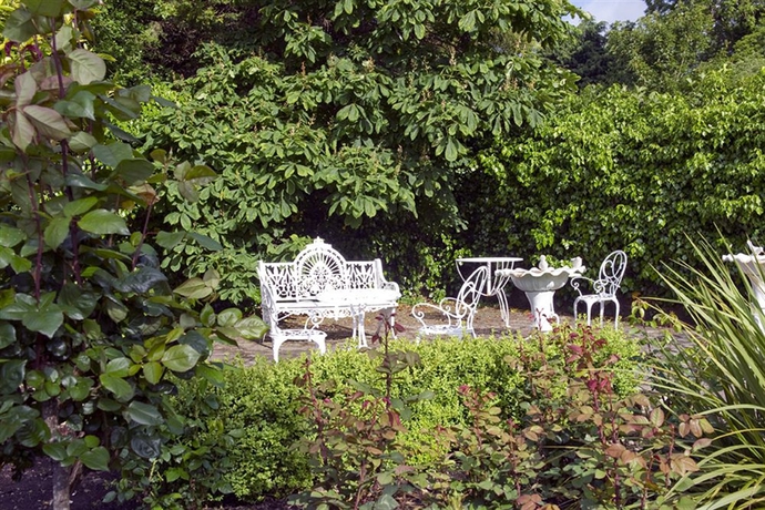 Imagen de los exteriores del Hotel Headfort Arms. Foto 5