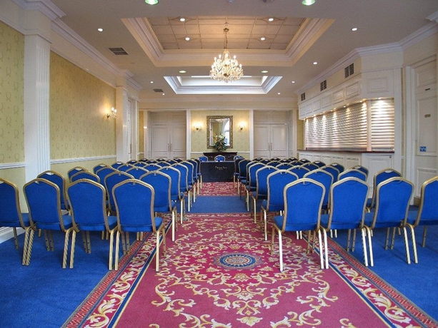 Imagen de los interiores del Hotel Headfort Arms. Foto 8